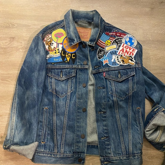 Levi’s Patched Denim Trucker Jacket - Picture 2 of 3